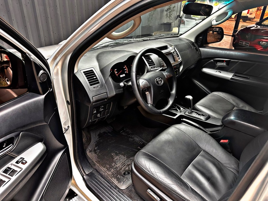 TOYOTA HILUX SRV D-4 TDi AUTOMÁTICO 2015 - Foto 6