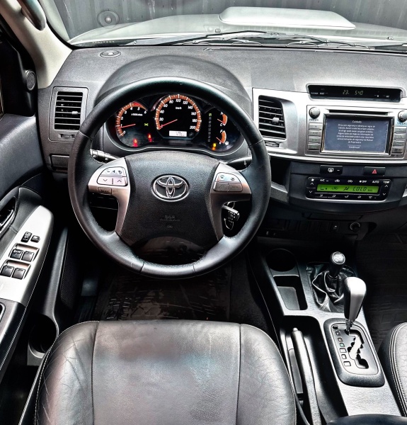 TOYOTA HILUX SRV D-4 TDi AUTOMÁTICO 2015 - Foto 7