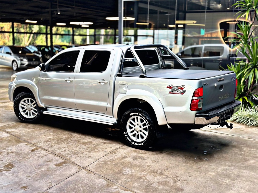 TOYOTA HILUX SRV D-4 TDi AUTOMÁTICO 2015 - Foto 4