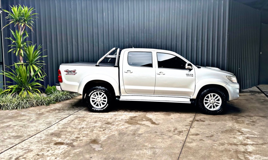 TOYOTA HILUX SRV D-4 TDi AUTOMÁTICO 2015 - Foto 12