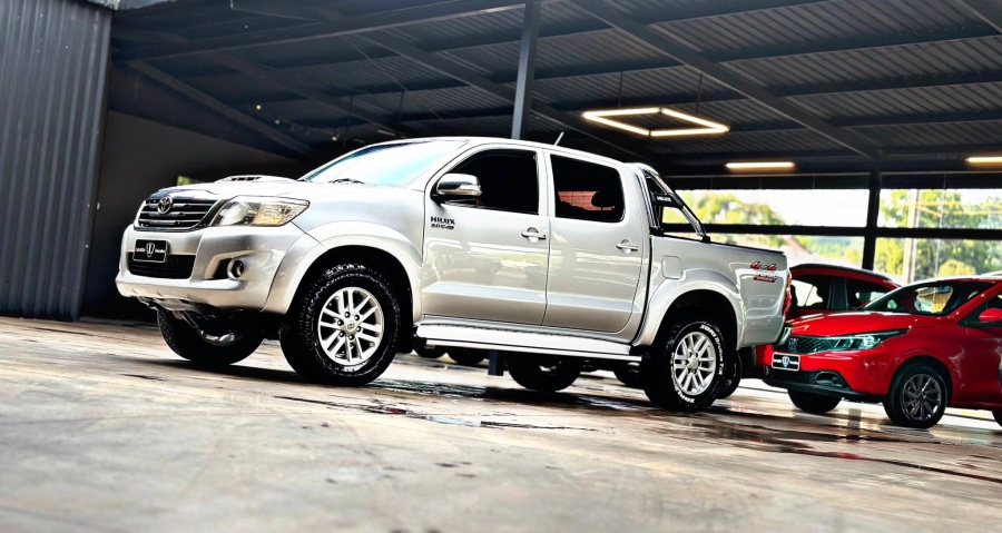 TOYOTA HILUX SRV D-4 TDi AUTOMÁTICO 2015 - Foto 5