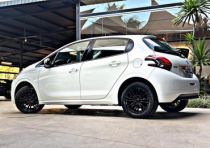 PEUGEOT 208 1.2 ALLURE 2017 - Foto 8