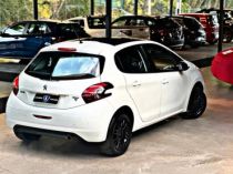 PEUGEOT 208 1.2 ALLURE 2017 - Foto 13